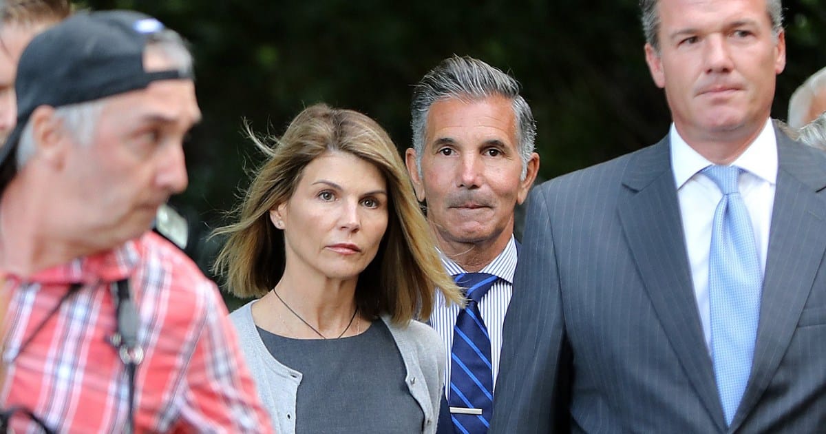 Lori Loughlin and Mossimo Giannulli can journey to Mexico for vacation trip, decide laws
