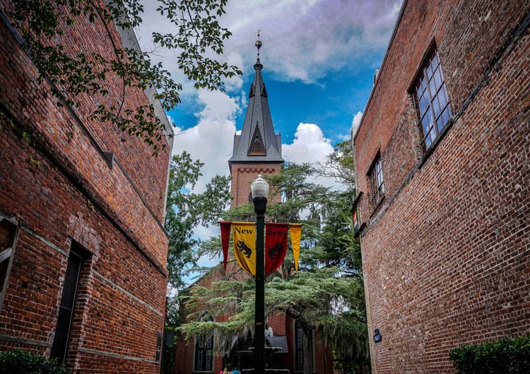 8 Best Small Town Getaway Destinations that are Great for Families
