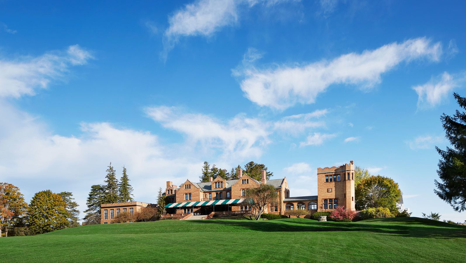 Main Massachusetts Inns and Resorts for a Summer time months Staycation